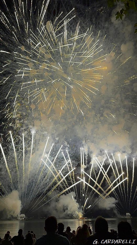 Fuochi d'artificio a Capodimonte (VT) sul lago di Bolsena