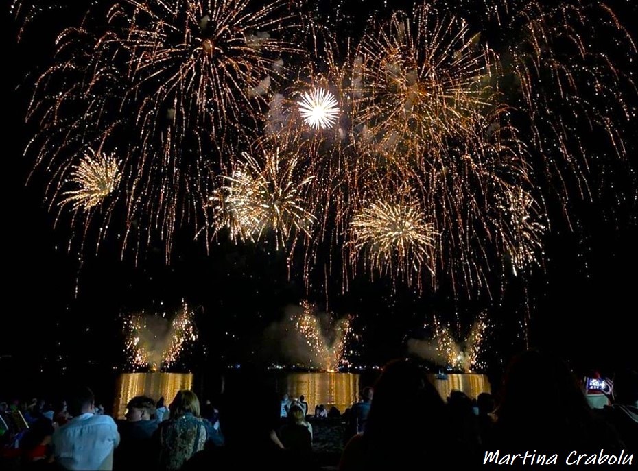 Fuochi d'artificio a Capodimonte (VT) sul lago di Bolsena