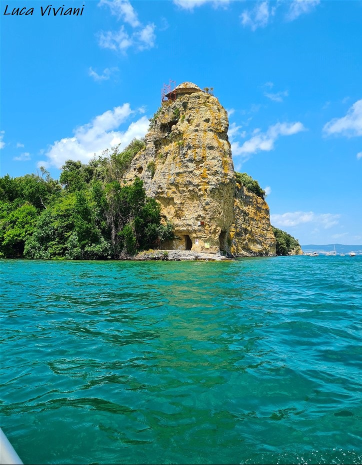 Isola Bisentina, veduta della Rocchina