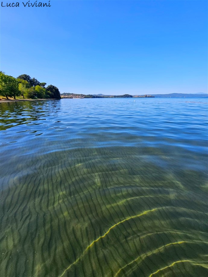 Le splendide acque del lago di Bolsena a Marta